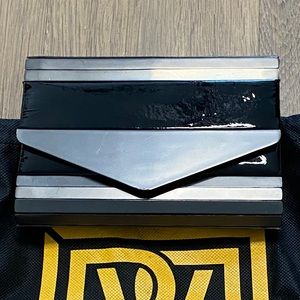 Pour la Victoire Metallic Clutch